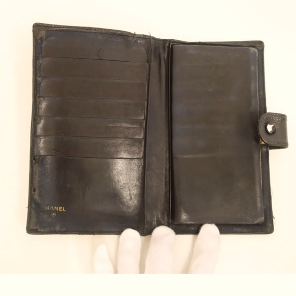 CHANEL caviar large CC long bifold wallet with front snap closure. - Picture 5 of 6